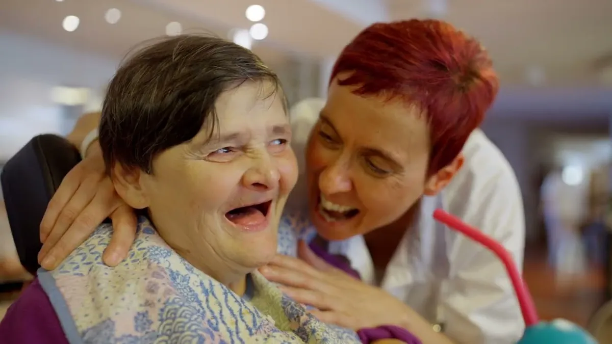 Still from Wo Pflege von Herzen kommt